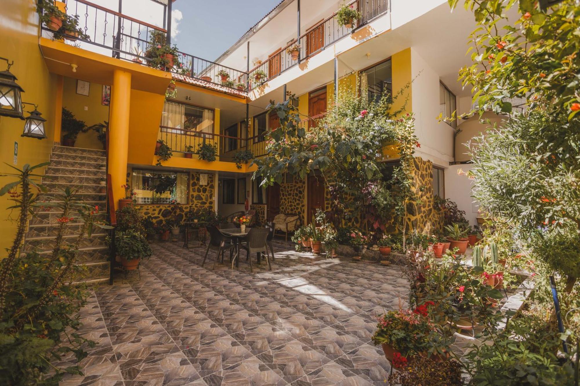 אויאנטאיטמבו Intitambo Hotel מראה חיצוני תמונה